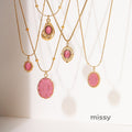 Davina Red Oval Pendant Necklace [OAZEV4D6]