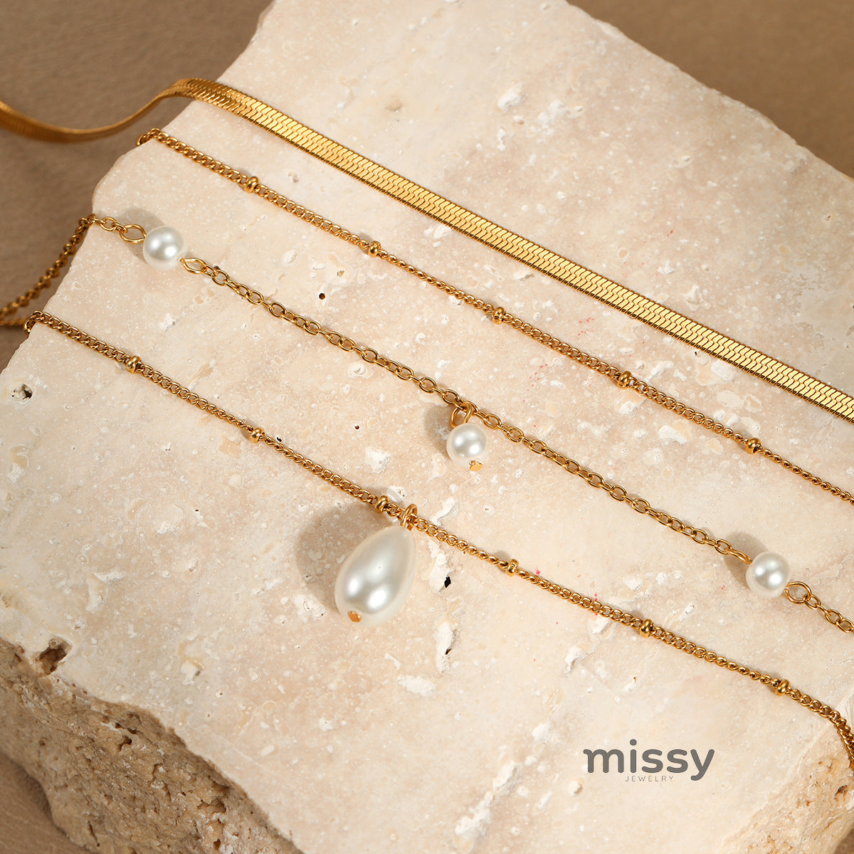 Deliyah Layered Pearl Pendant Necklace [DLV2LZDD]