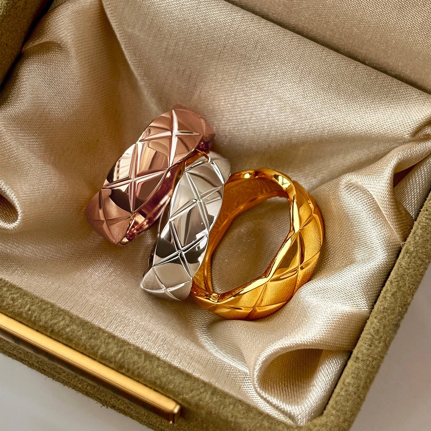 Diamond Pattern Stacking Ring [BBMDDOWY]