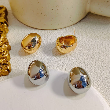 Ebony Sculptural Oval Studs [ORFN2S61]