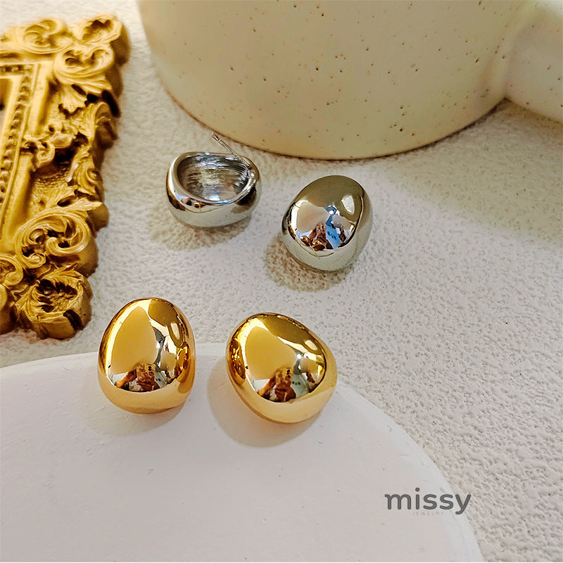 Ebony Sculptural Oval Studs [ORFN2S61]
