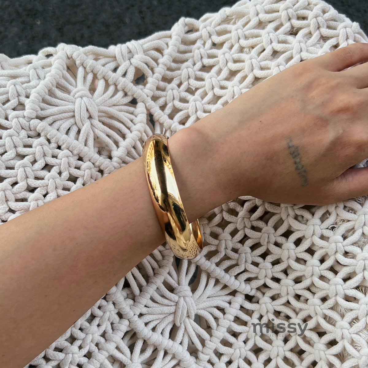 Egypt Swirl Resin Bangle [BZAA1EYN]