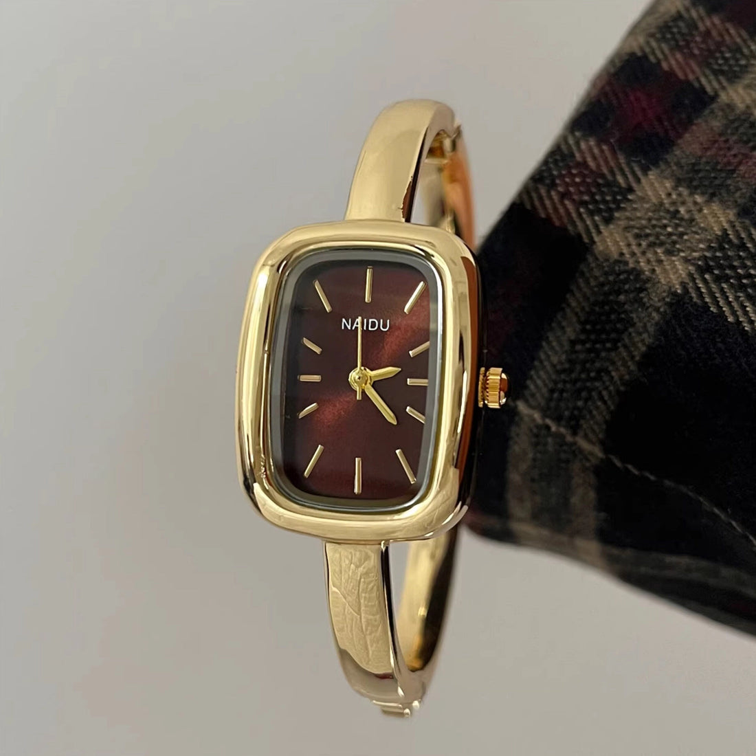 Elegant Bracelet Watch [VAMG4NM8]