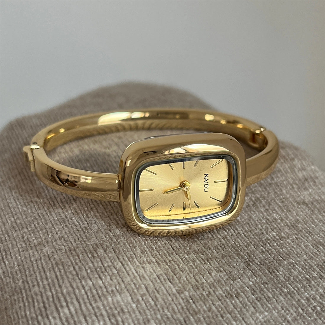 Elegant Bracelet Watch [VAMG4NM8]