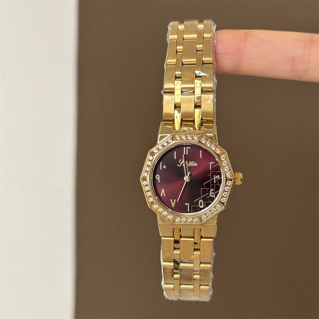 Elegant Crystal Accent Bracelet Watch [8OS2NPMC]