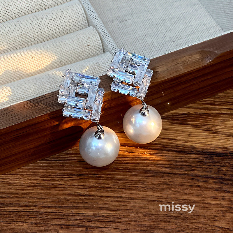 Ellee Geometric Pearl Zircon Earrings [LKUC1XZV]