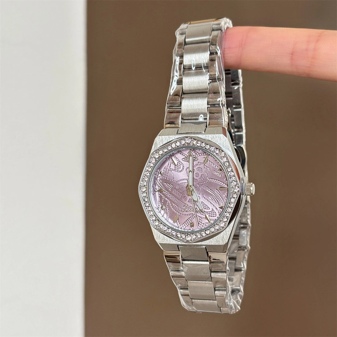 Embossed Dial Bracelet Watch [SC5K3T9B]