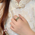 Emerald Teardrop Open Ring [O9S59H0V]