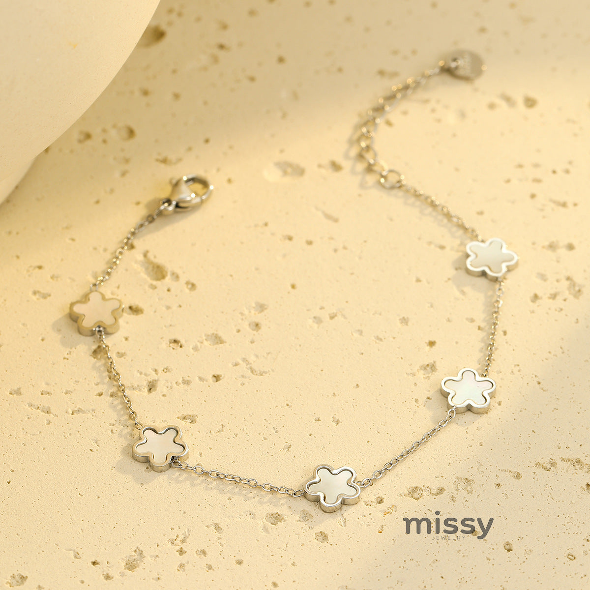 Emilynn Fritillaria Clover Bracelet [F306DN63]