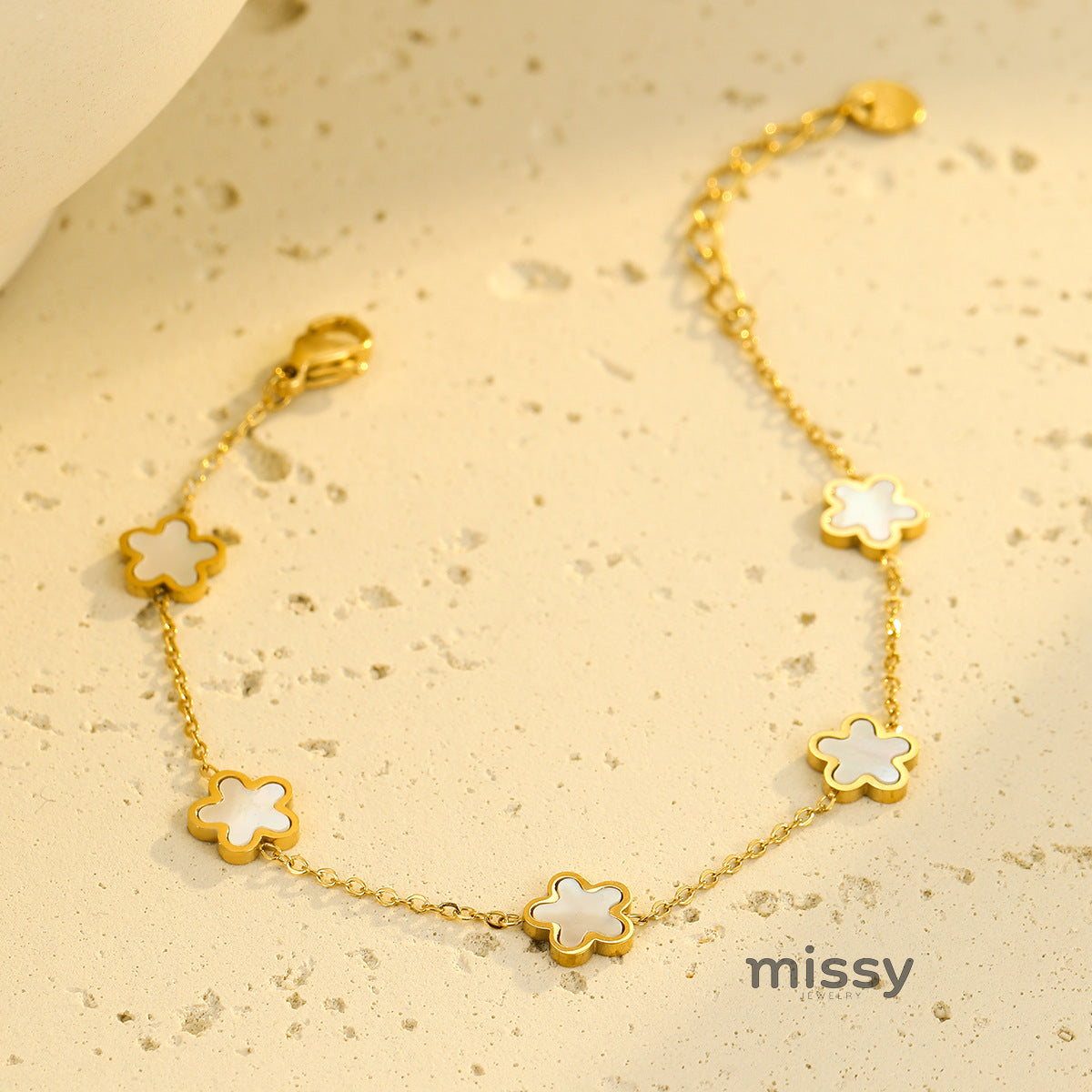 Emilynn Fritillaria Clover Bracelet [V4SX0UTZ]
