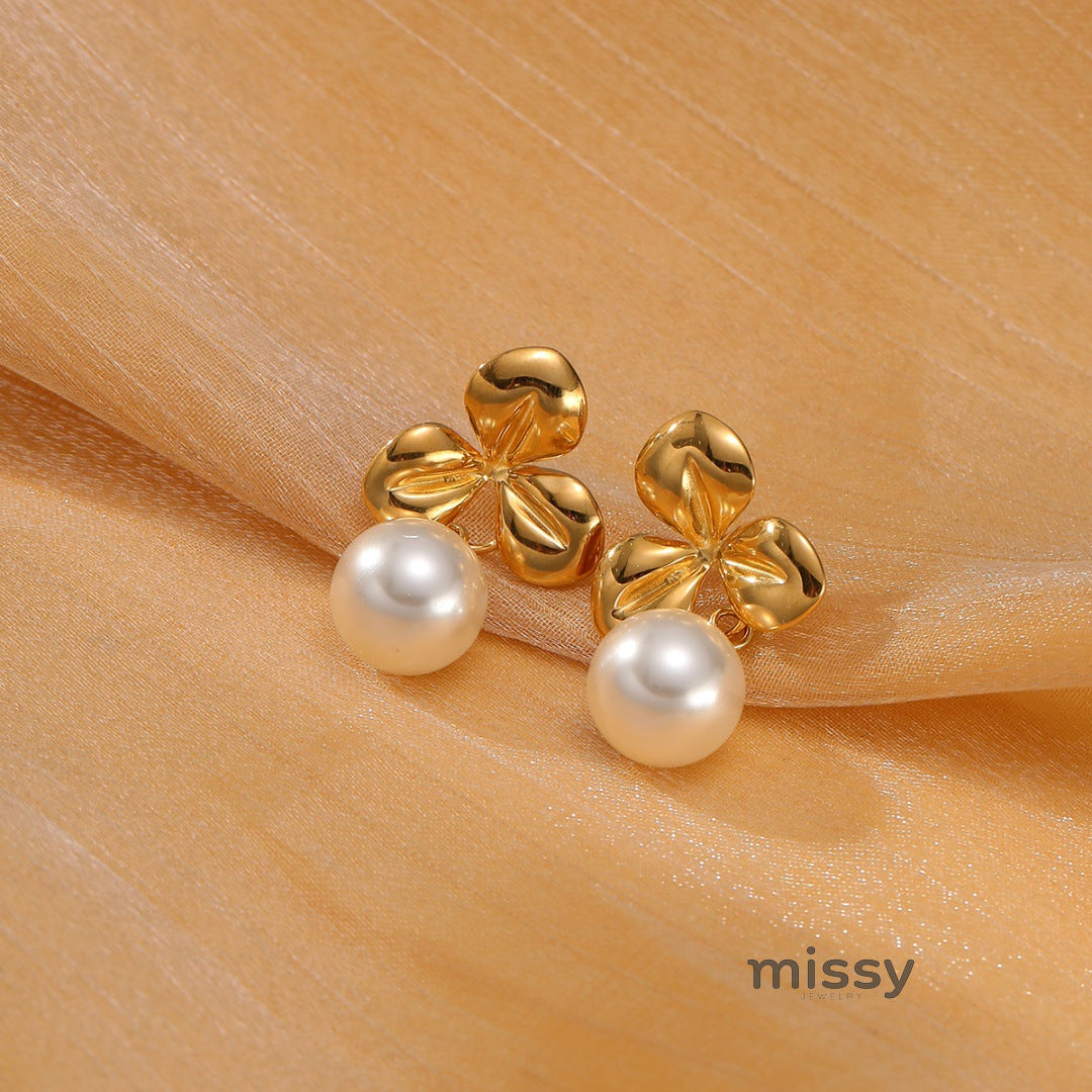 Emma Pearl Flower Earrings [T8VHM23Z]