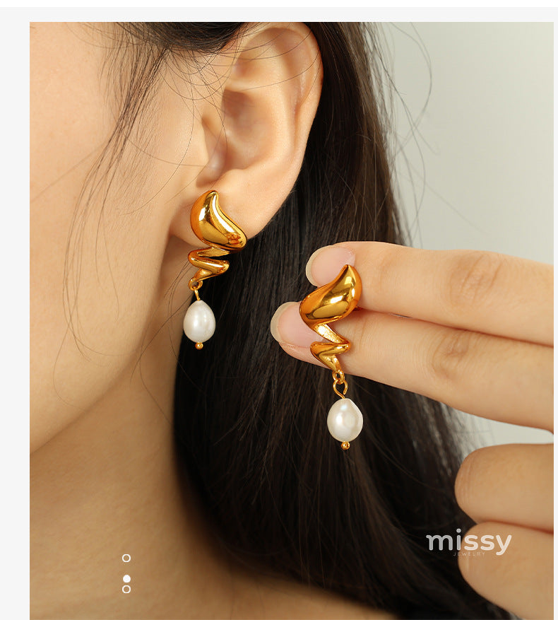 Emmarie Gold Pearl Drop Earrings [MLQOZ7TZ]