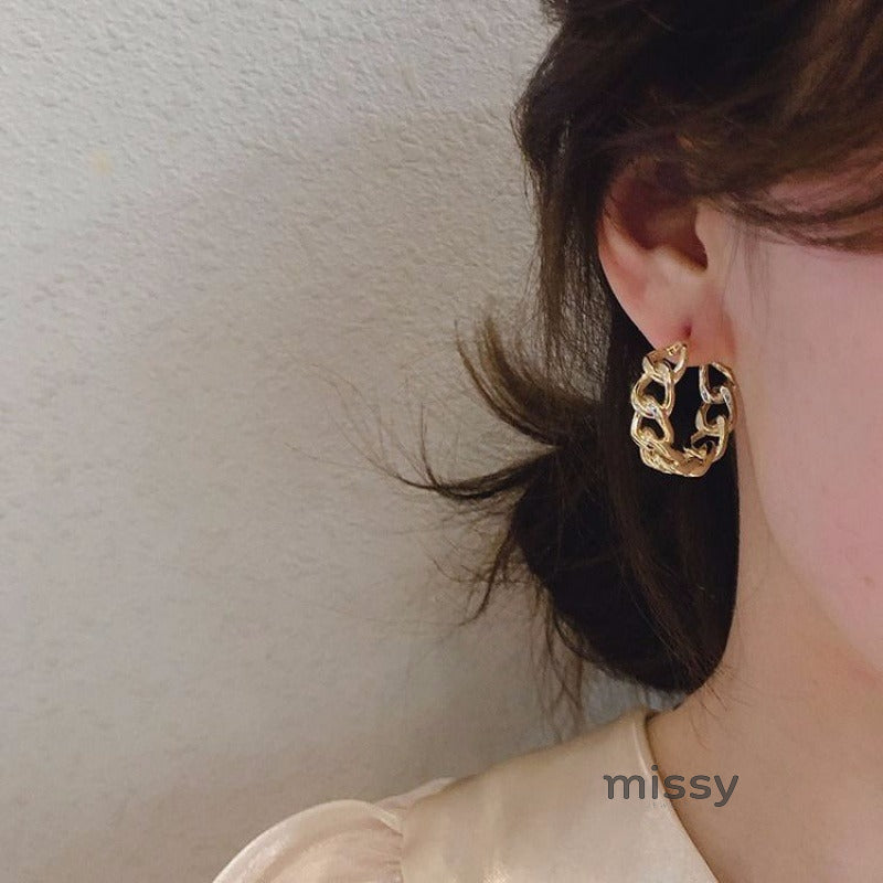 Esmee Crowned Chain Drop Earrings [WGY47UFR]