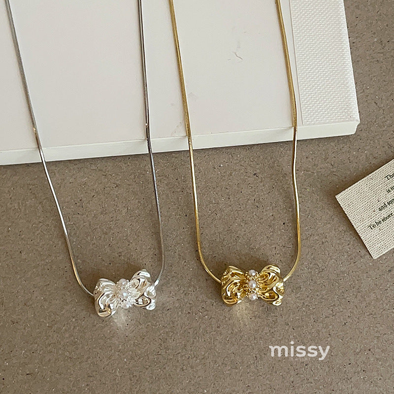 Ethel Layered Bow Pearl Necklace [PGBE36YZ]