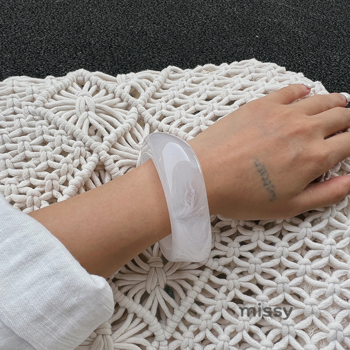 Evalee Statement Resin Bangle [BIR4SSAP]