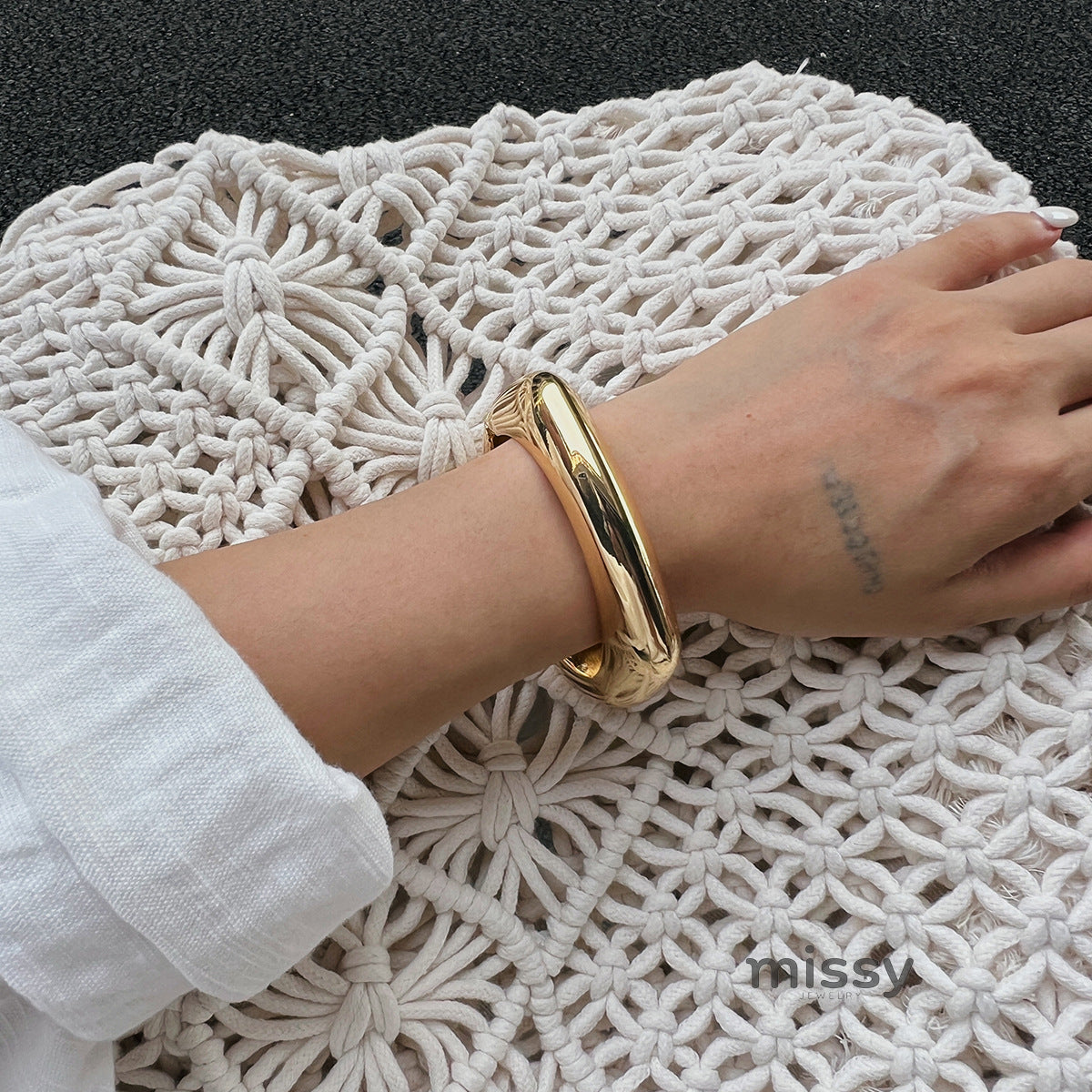 Evalee Statement Resin Bangle [TC33QPWF]