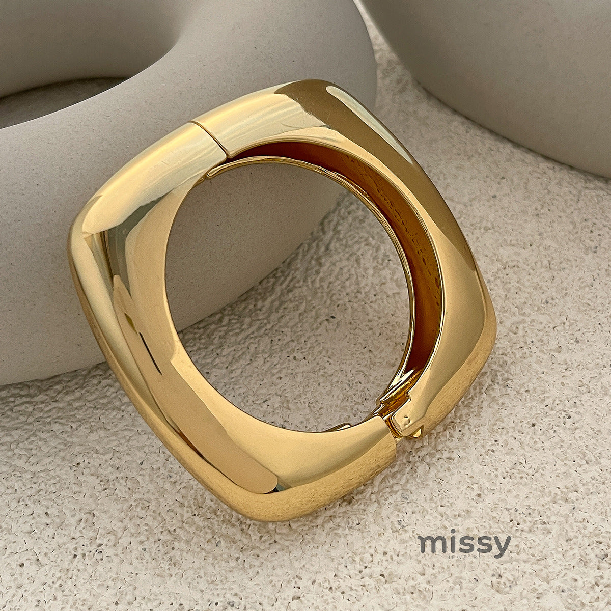 Evalee Statement Resin Bangle [8G6DU41K]