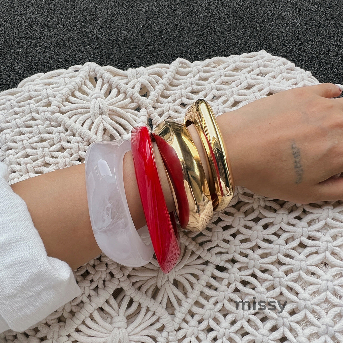 Evalee Statement Resin Bangle [5EUQWF8D]