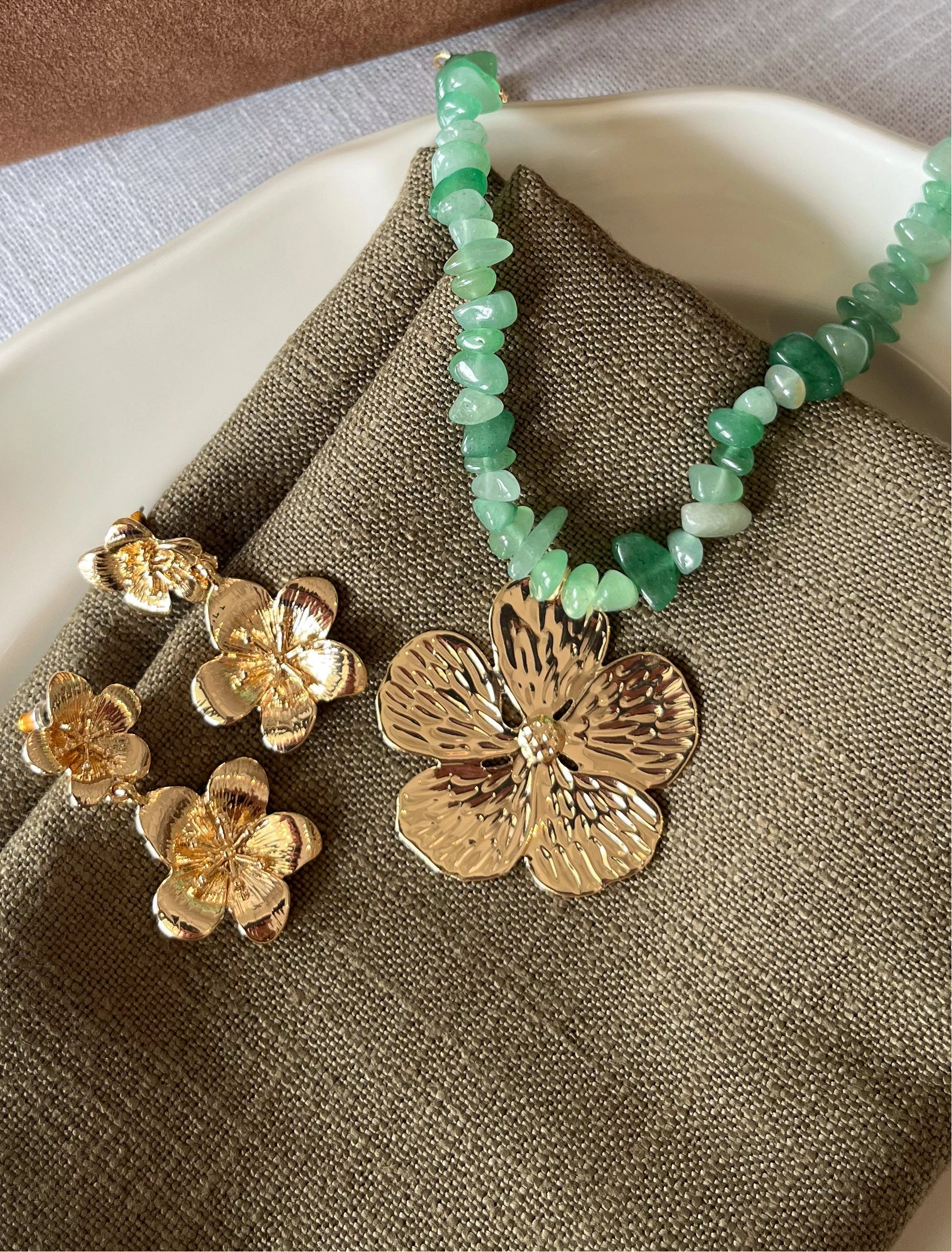 Missy Jewelry Evyn Floral Pendant Gold Necklace