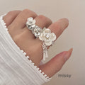 Evyn Pearl Bloom Ring [EE3Q8T24]