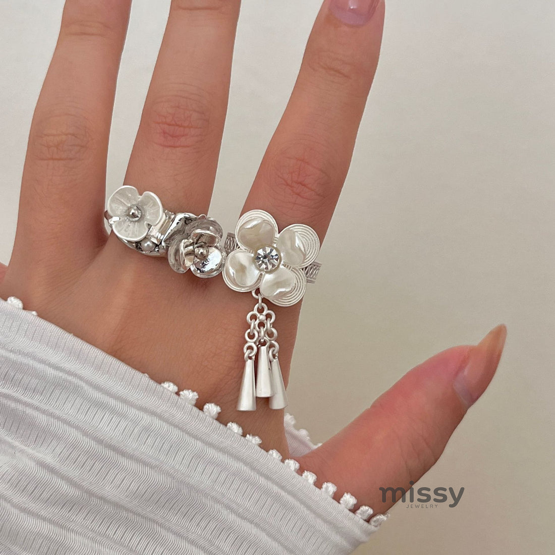 Evyn Pearl Bloom Ring [2HKFGU8H]