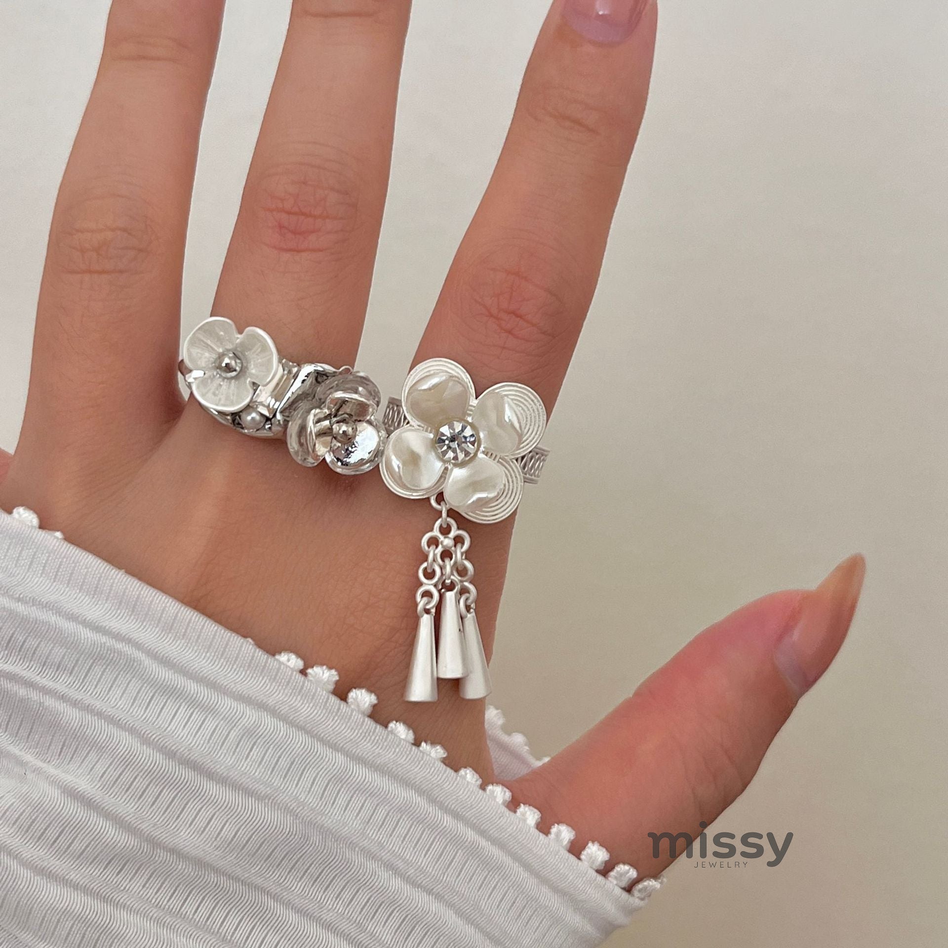 Evyn Pearl Bloom Ring [OJ4KJ5QV]