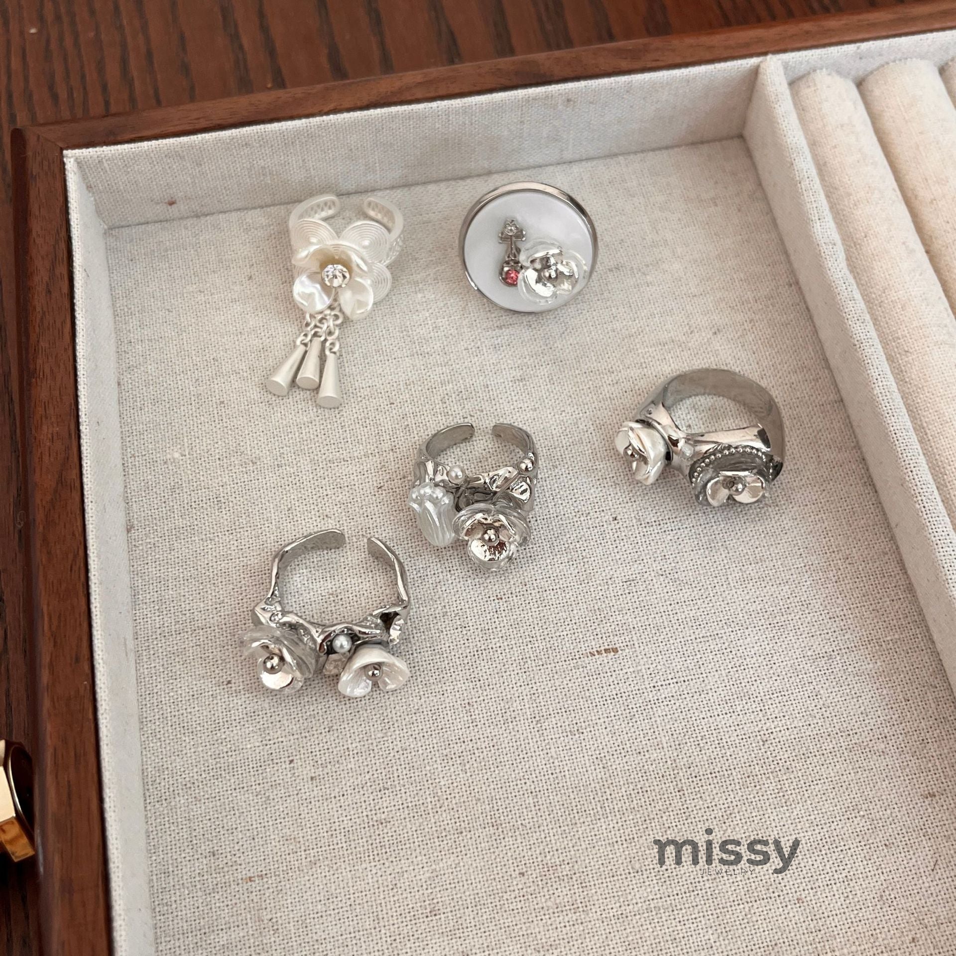 Evyn Pearl Bloom Ring [0CQA4UCH]