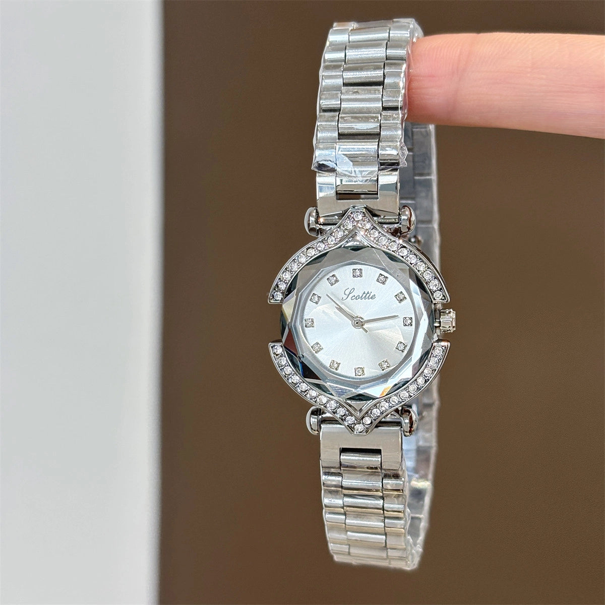 Faceted Glass Dial Watch [2RKGKQPM]