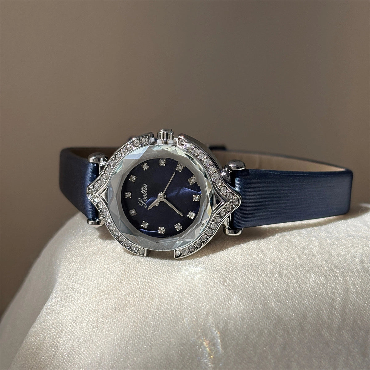 Faceted Glass Dial Watch [517CO6FQ]