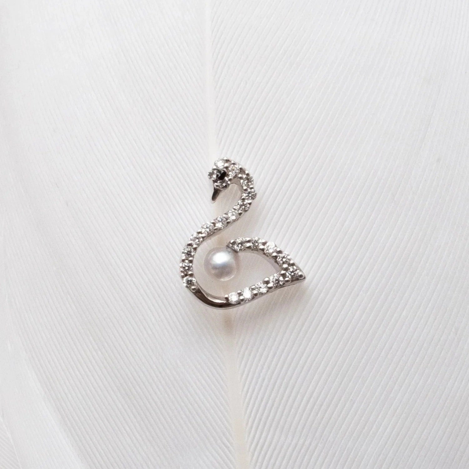 Floating Flower Locket Necklace [IGPW6V3O]