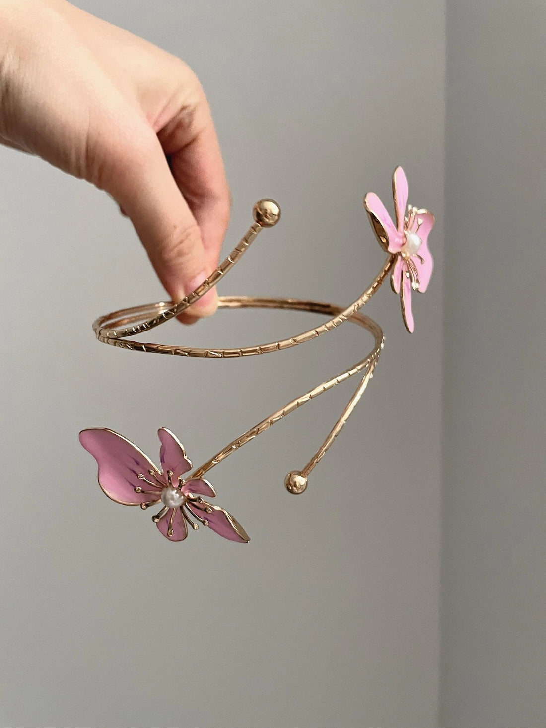 Floral Enamel Open Cuff Bracelet [WT8I1NLE]