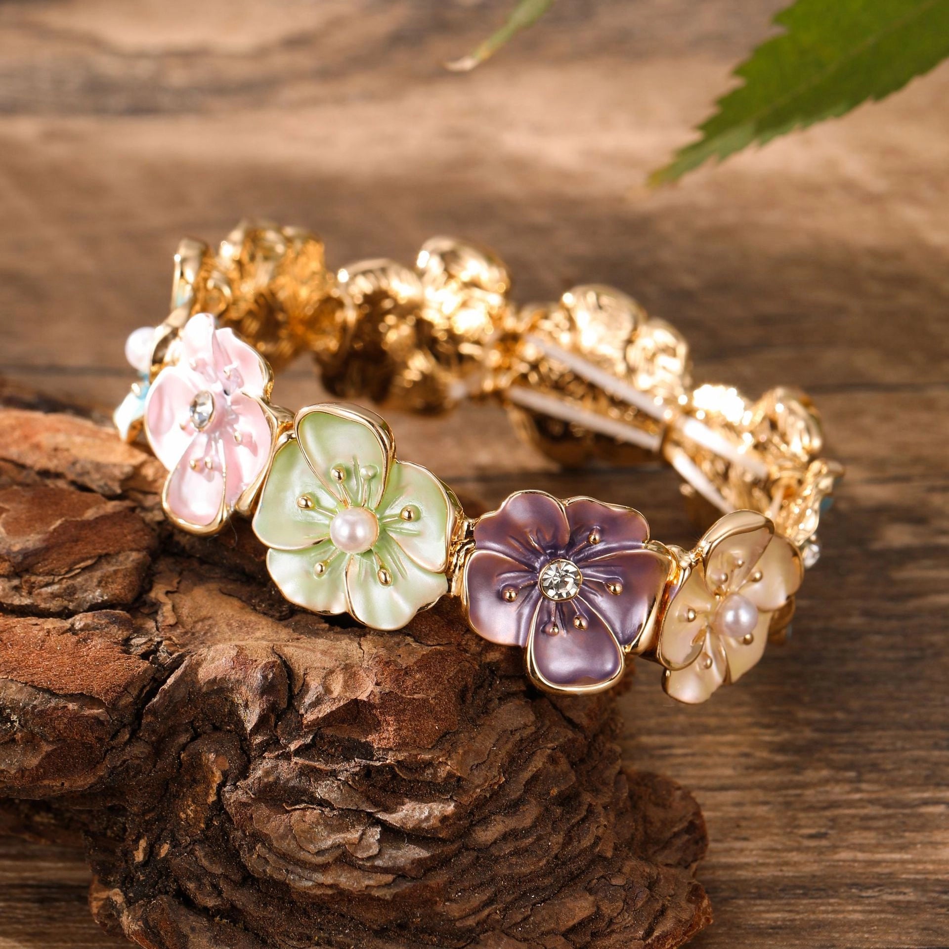 Floral Enamel Stretch Bracelet [LQ2OEIM5]
