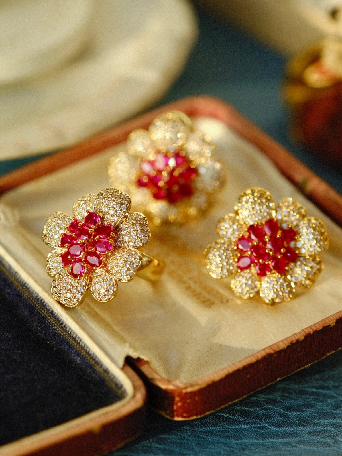 Floral Stud Earrings [J02YFSAG]
