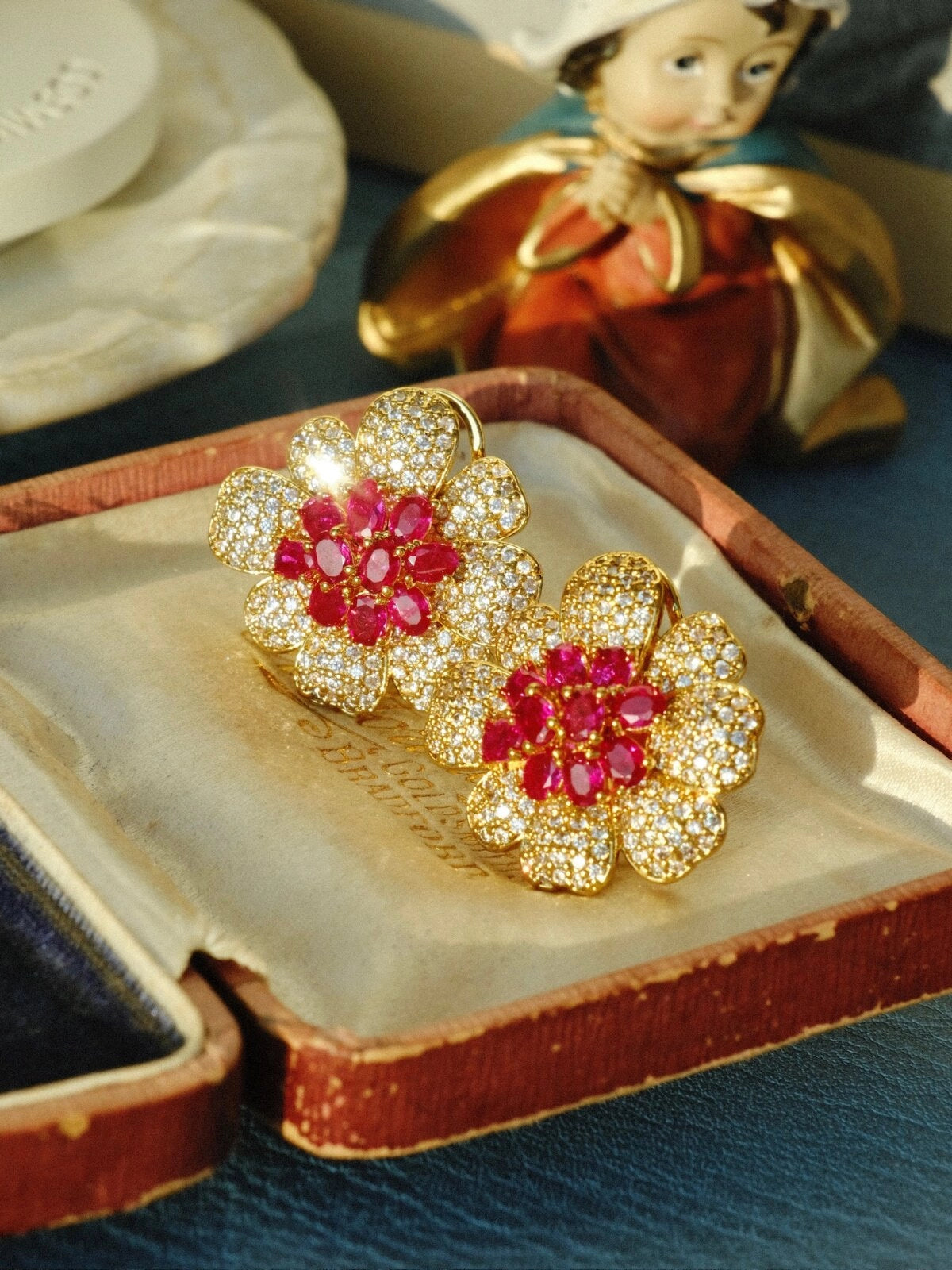 Floral Stud Earrings [ZIG47B5O]