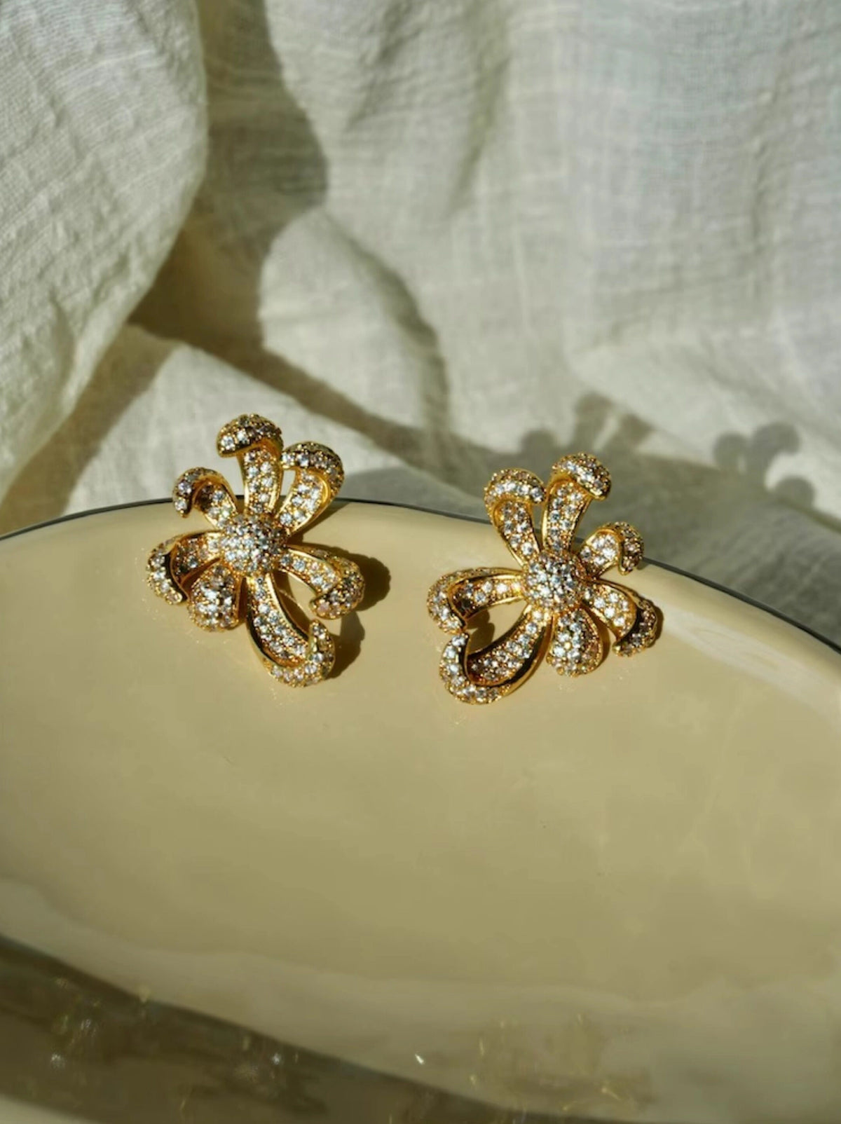 Floral Zircon Ear Clips [5Y5I0RJU]