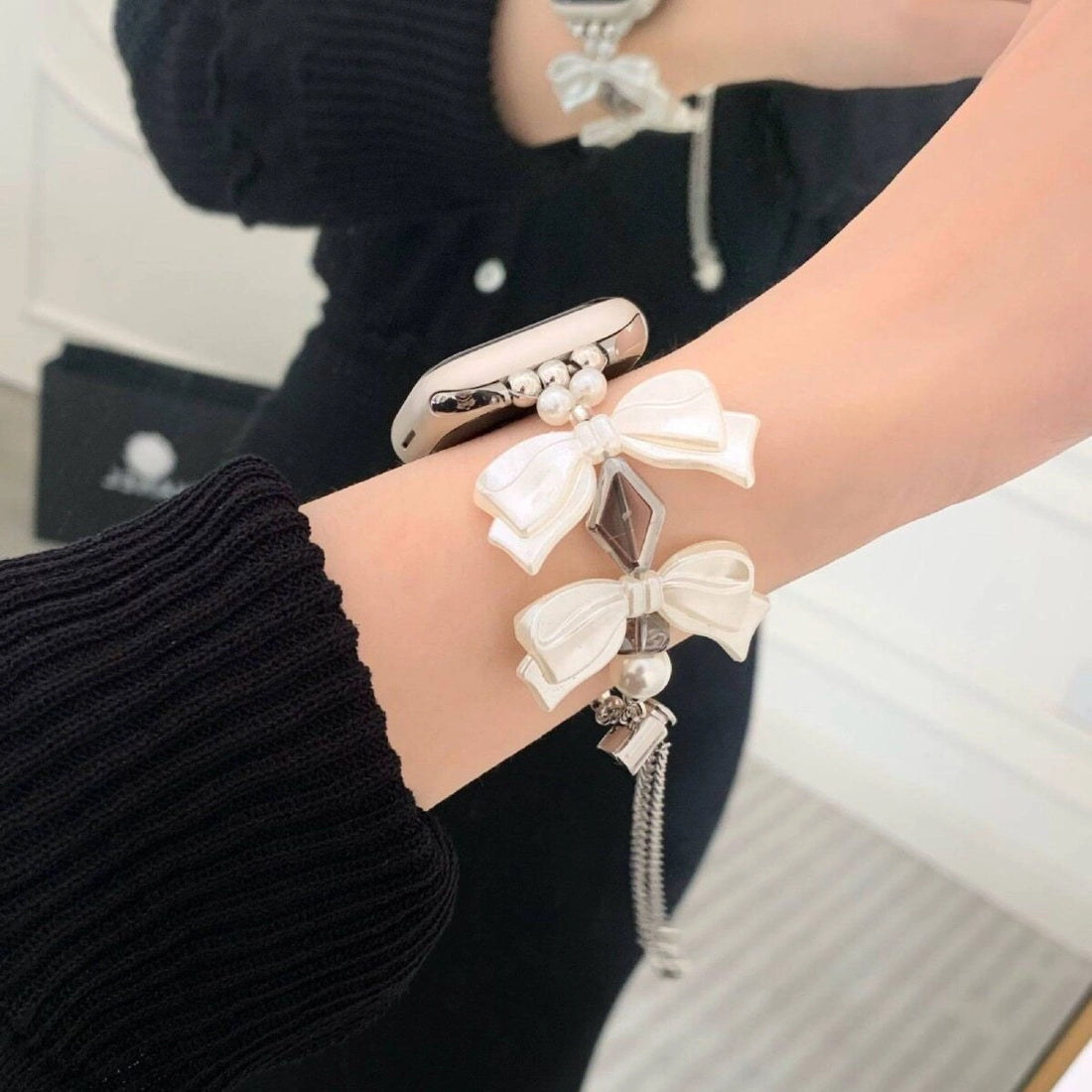 Flower Knot Apple Watch Strap [AAI5IP00]