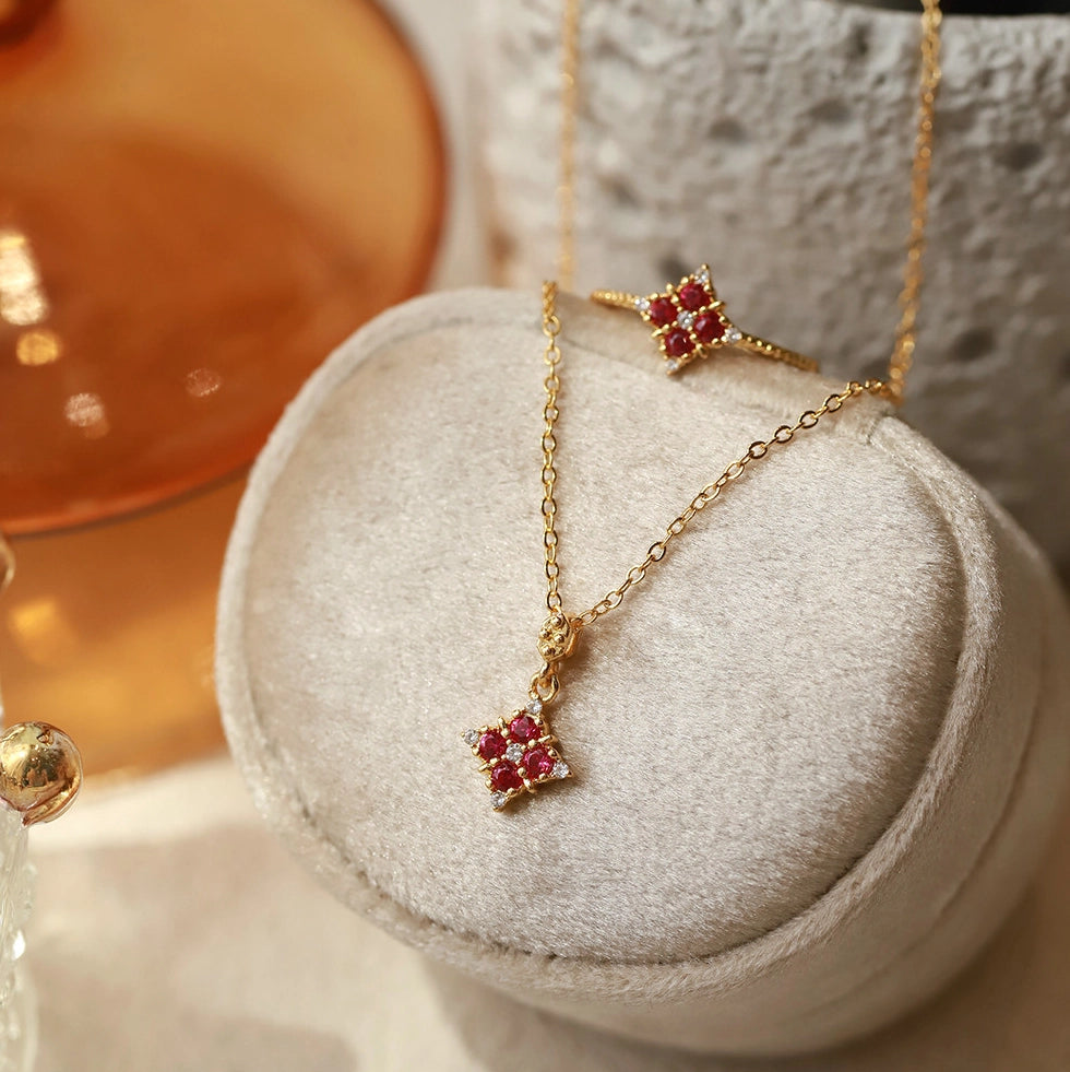 Four-Leaf Clover Pendant Necklace [DOPC6JNI]