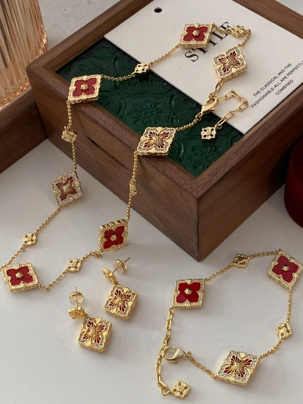 Four-Leaf Flower Pendant Necklace [RTYV9WK0]
