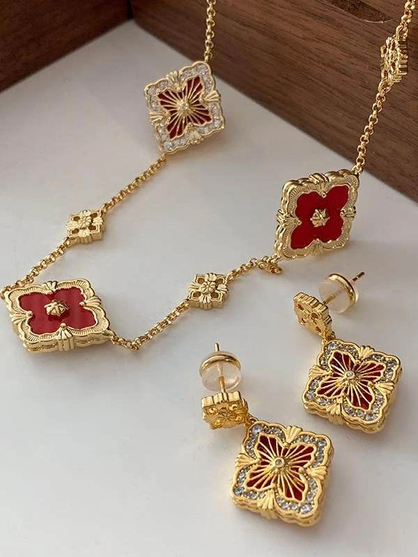 Four-Leaf Flower Pendant Necklace [ITMD9SQV]