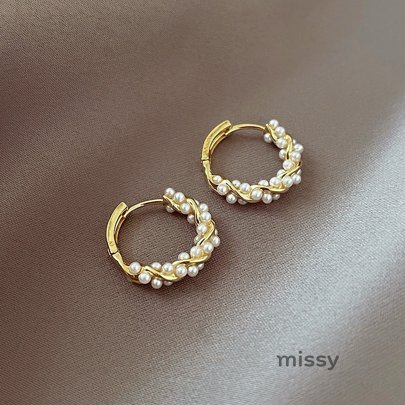 Fynlee Delicate Pearl Huggie Earrings [2B84S3W5]