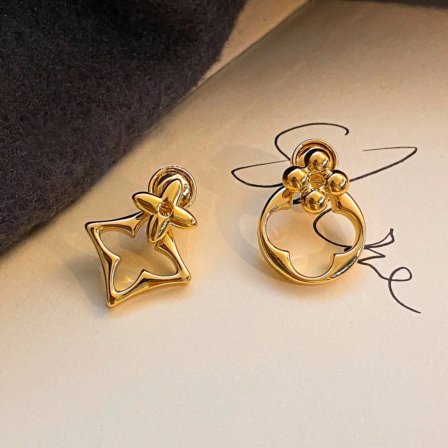 Geometric Asymmetrical Gold Drop Earrings [WME0PZTM]