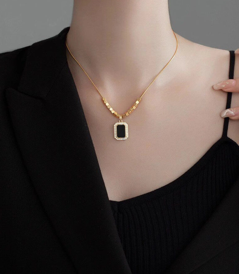 Geometric Pendant Snake Chain Necklace [7VAJW5Z3]