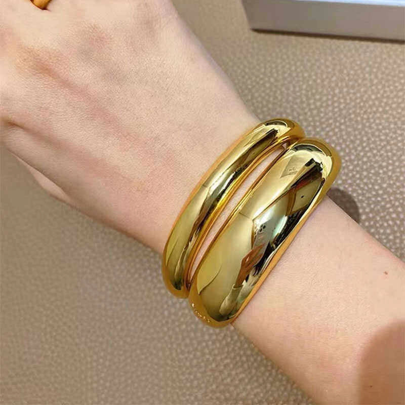Glossy Curved Wide Cuff Bracelet [PT0ONY3I]