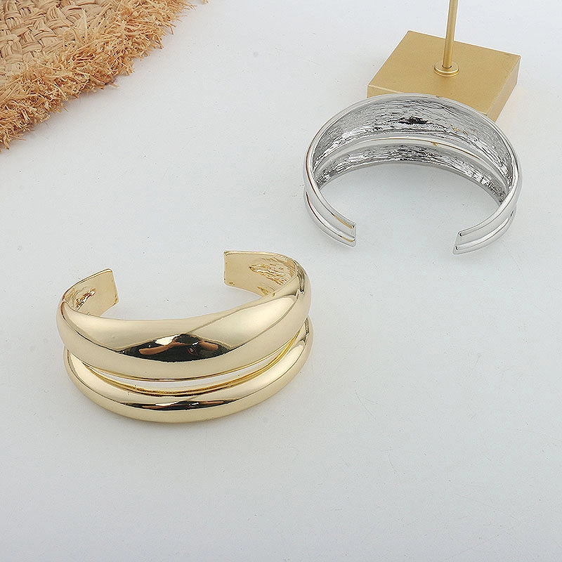 Glossy Curved Wide Cuff Bracelet [M3J9W16Q]