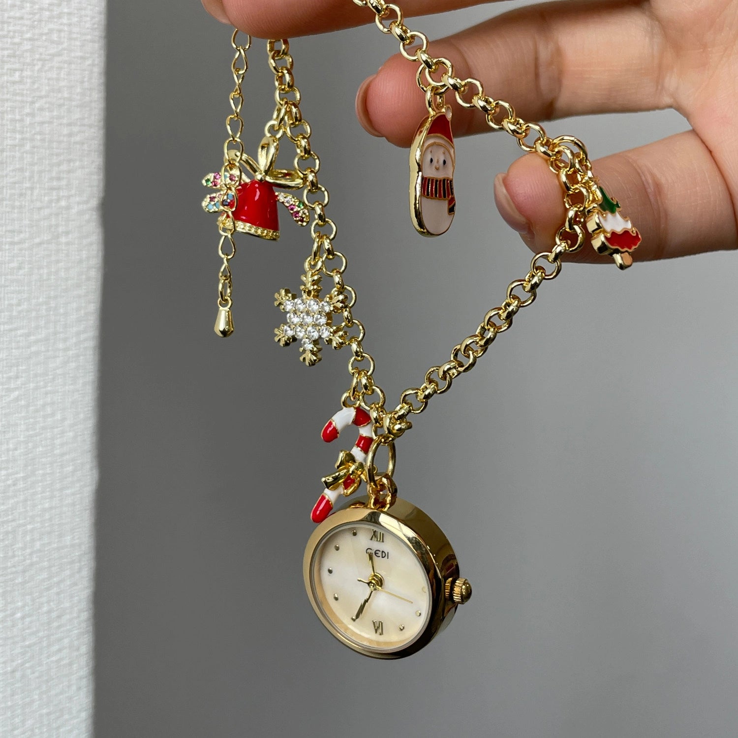 Gold Bracelet Watch with Delicate Dial [PUPFYI4S]