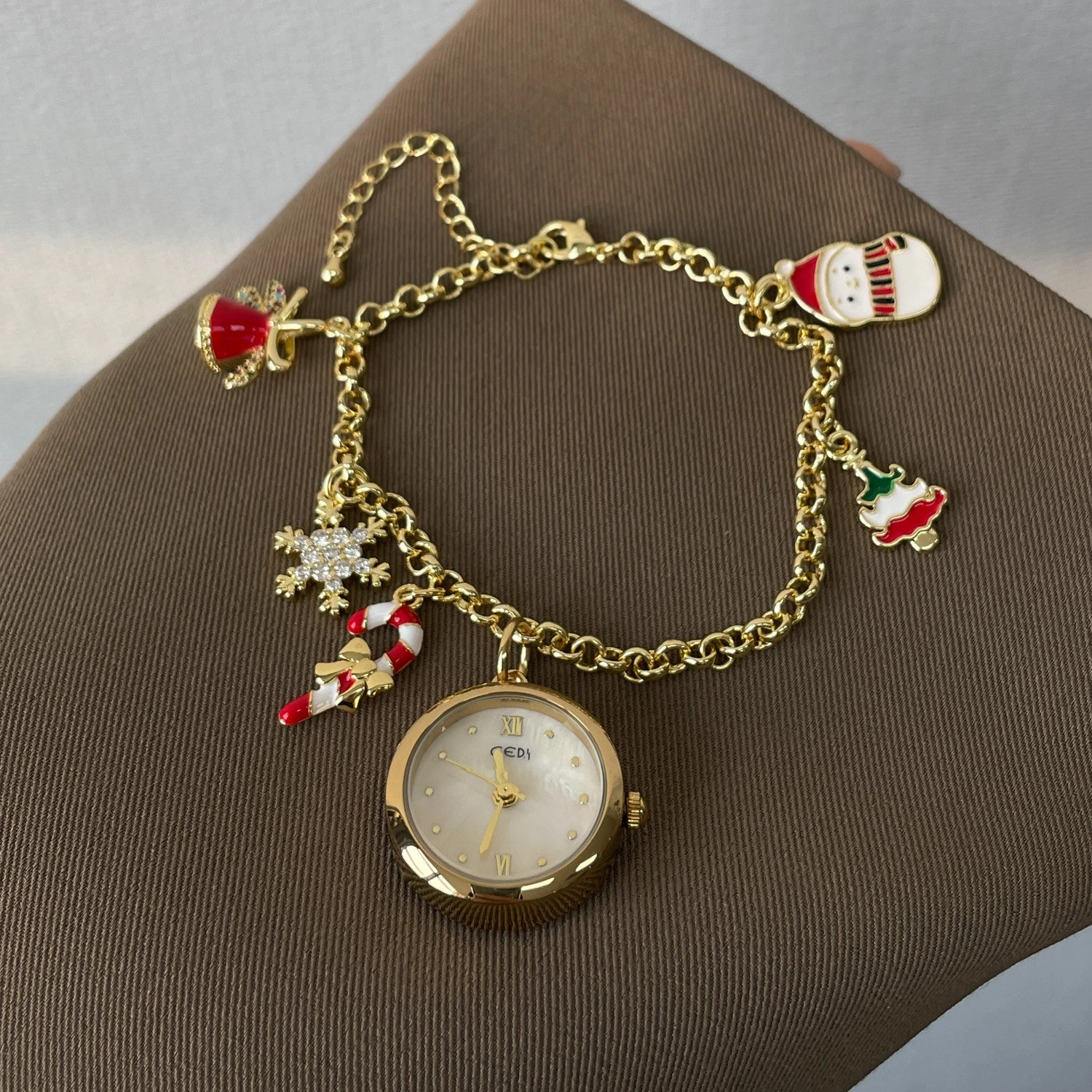 Gold Bracelet Watch with Delicate Dial [NH86ZSVJ]