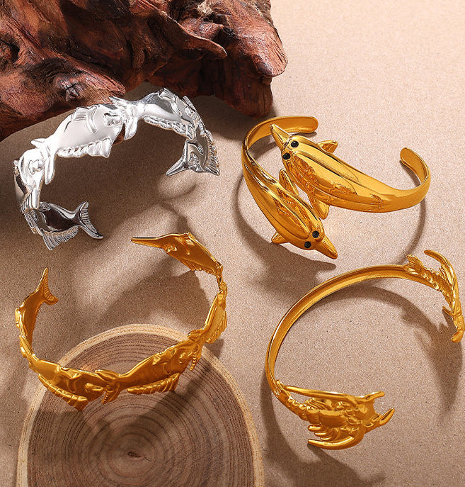 Hadlee Sculpted Fish Cuff [RWB5Y79C]