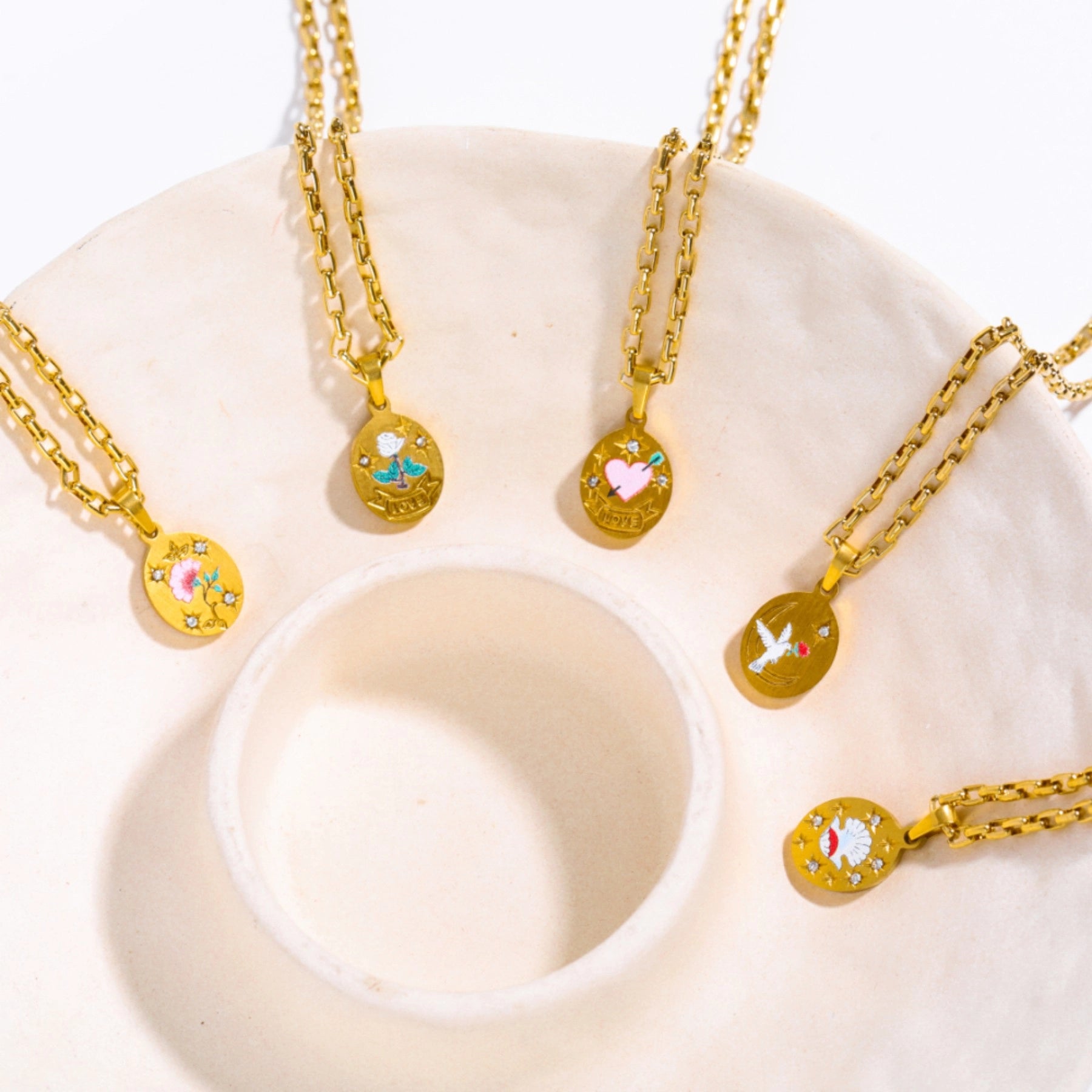 Hand-Painted Floral Pendant Necklace [BR4YHN7D]