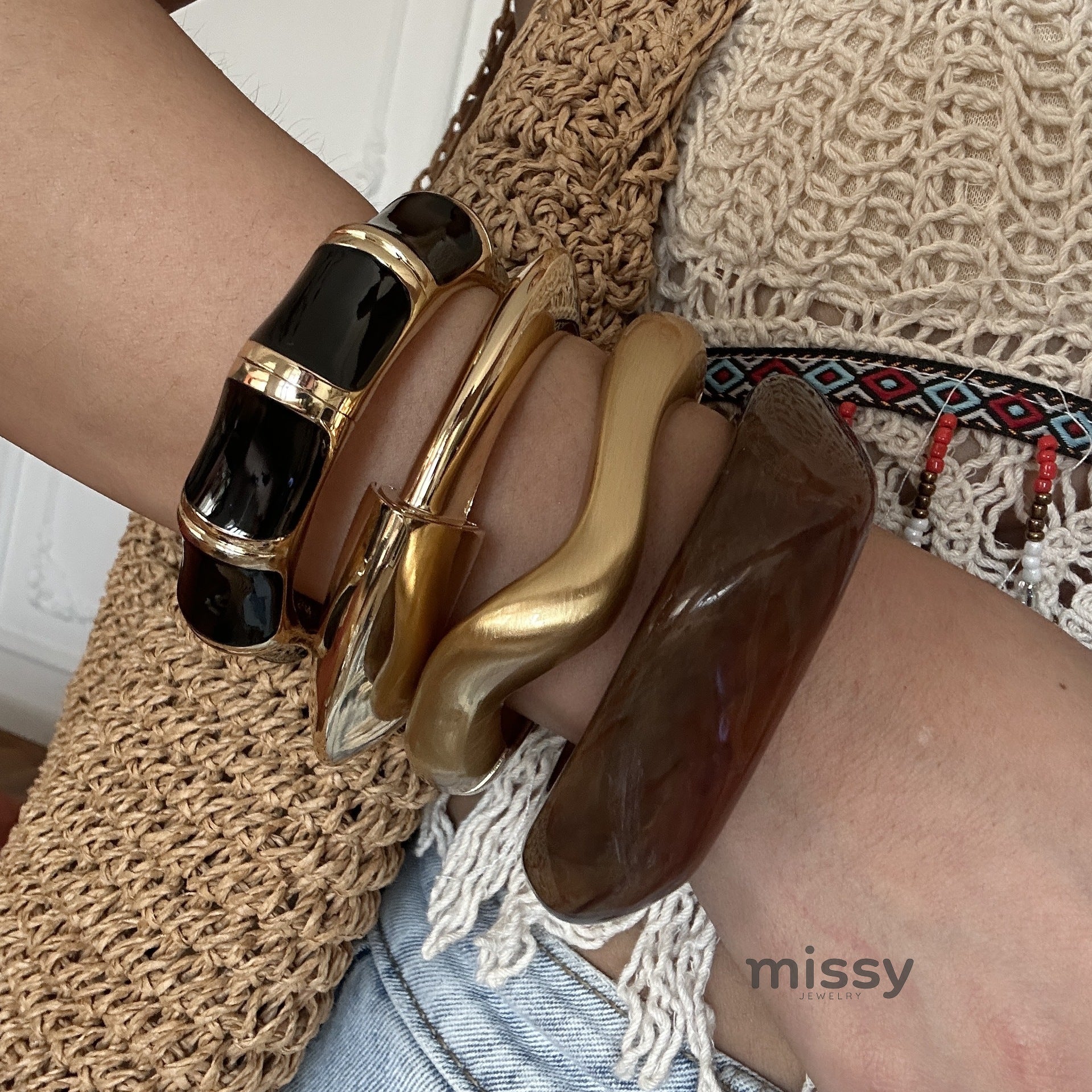 Harmonii Enamel Cuff Bracelet [IFQ6B10I]