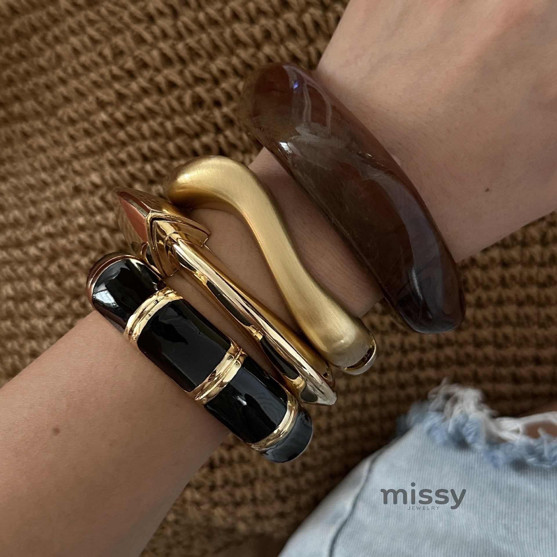 Harmonii Enamel Cuff Bracelet [LO51U3J4]